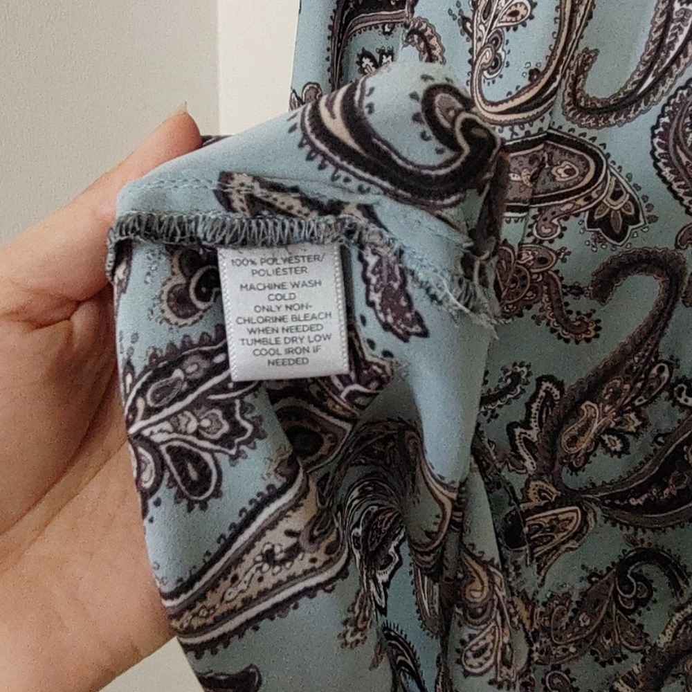 LOFT BEAUTIFUL BLUE PAISLEY BLOUSE SOPHISTICATED DRESSED UP OR WITH JEANS - Picture 5 of 7